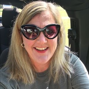 Meet your Posher, Julie